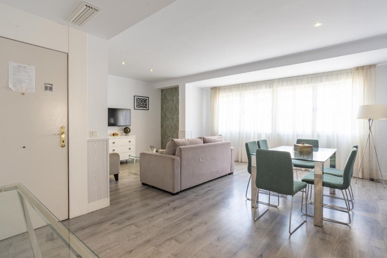 Soho Premium 4 Bedrooms Apartment Малага Екстериор снимка